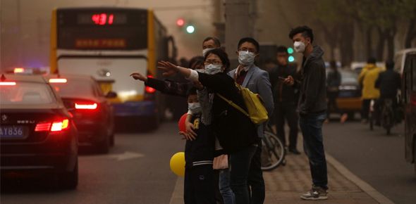 La contaminación del aire en Pekín dista más del doble del objetivo nacional