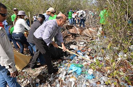 Ministerio de Medio Ambiente procurará manejo adecuado de la basura en isla Saona para frenar contaminación