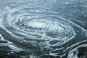 Terremoto de 8,9 Richter causa tsunami en Japón Un fuerte terremoto, de magnitud 8,9 en la escala de Richter, según el Servicio Geológico de Estados Unidos, sacudió hoy el noreste de Japón y generó un tsunami, con olas de hasta diez metros de altura, que golpeó la ciudad portuaria de Sendai, informó la agencia de noticias Kyodo. | Foto: Reuters