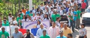 Las comunidades de Canabacoa y Arenoso marcharon en protesta contra los daños ocasionados al río Colorado.
